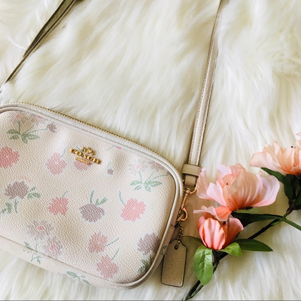 🌸COACH Daisy Field Pebbled Leather Crossbody